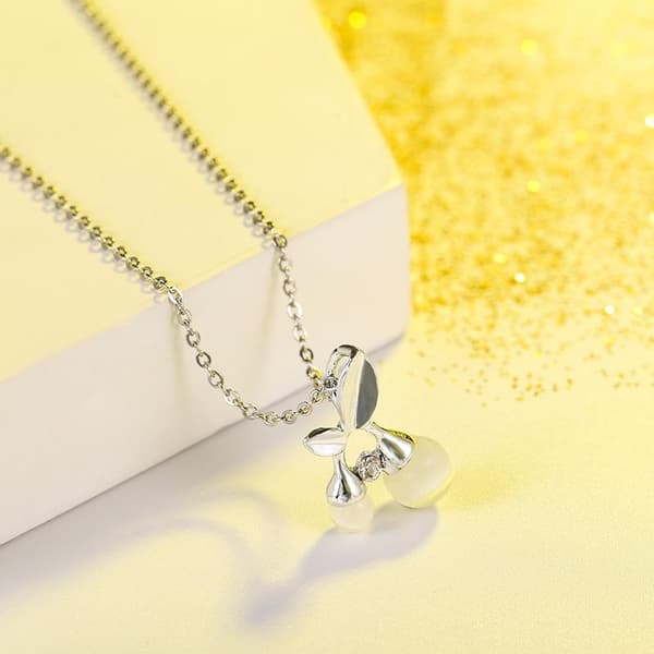 Vackert silverpläterat halsband med frukt bär m. strass pärla