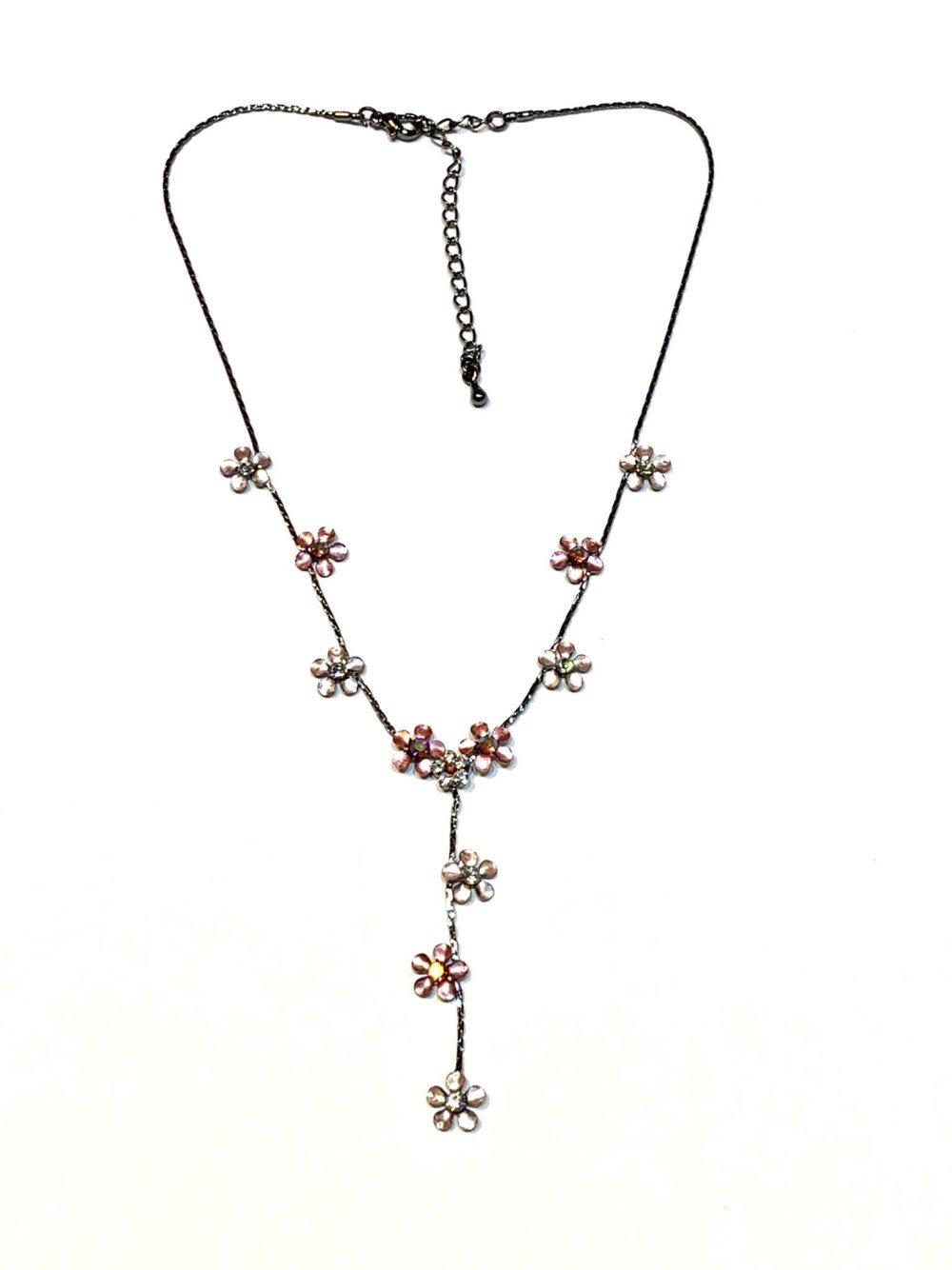 Halsband med Rosa blommor