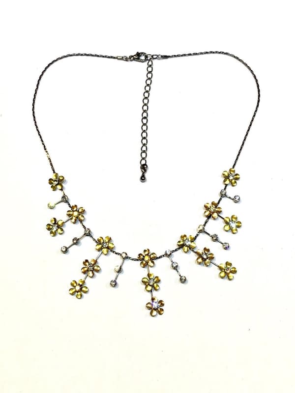 Halsband med Gula blommor
