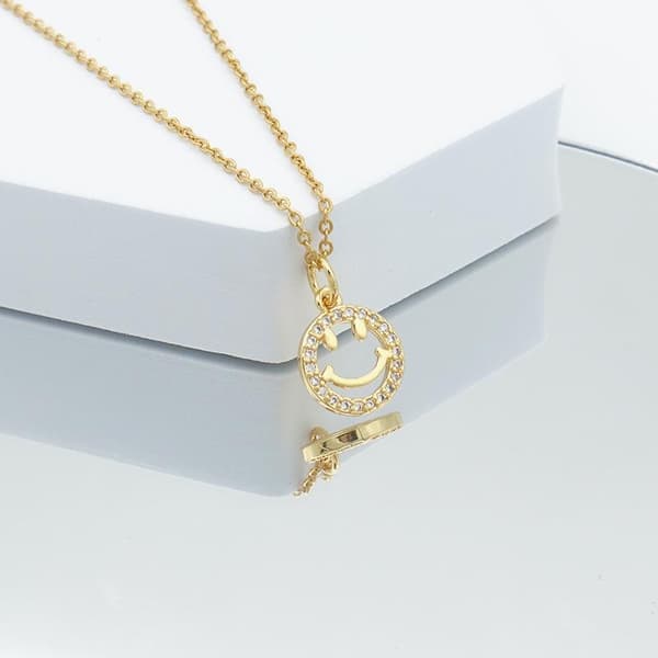 Guldpläterat smycke smiley olika modeller rolig kul glitter guld