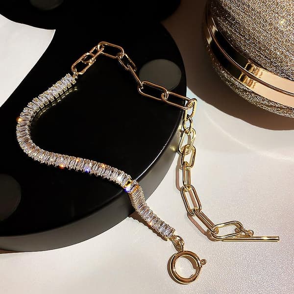 Unikt halsband med kedja och stora zirkon-stenar minimalistisk
