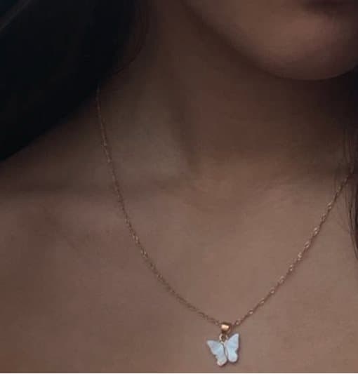 VIT FJÄRIL GOLD Halsband Design ALL HANDMADE NYHET LOVE UNIKA