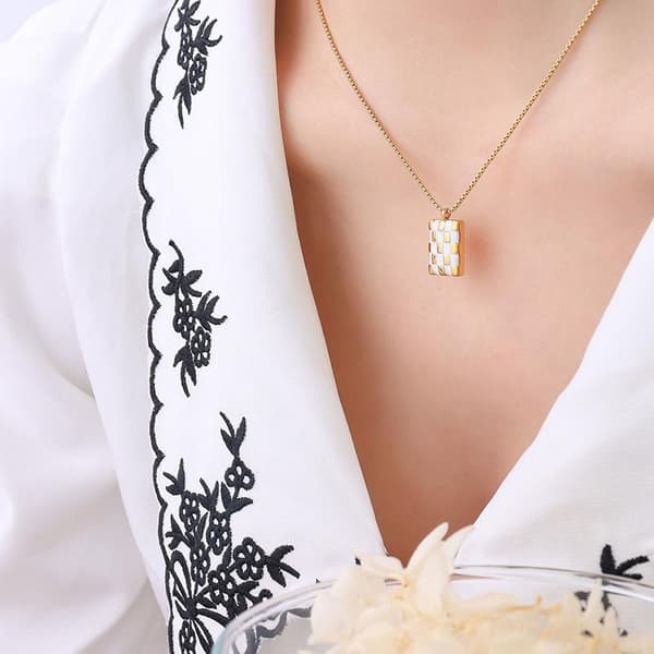 Noorzai Scandinavia - 18K gold checkered unique elegant for women