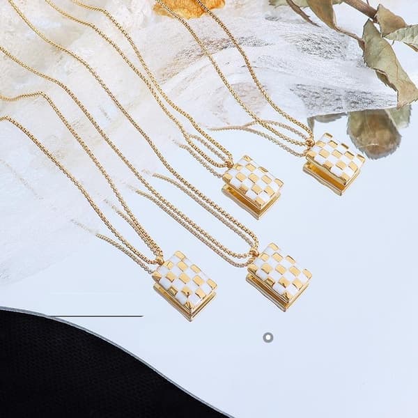 Noorzai Scandinavia - 18K gold checkered unique elegant for women