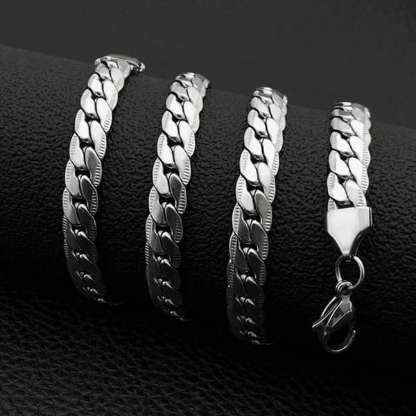 Choose from several models necklaces chains in silver for men