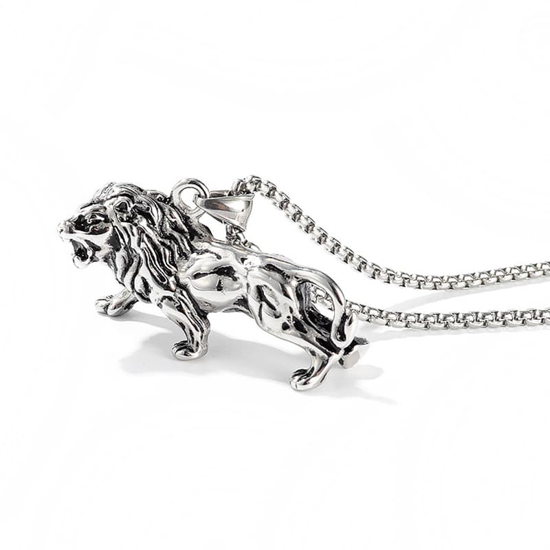 Halsband med lejonhänge Silver
