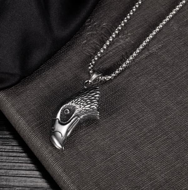 Coolt tungt halsband 3D örn huvud rostfritt stål hök