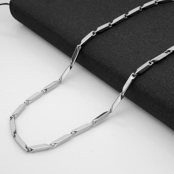 Chain in stainless steel melon seed shaped choose from 3 different lengths