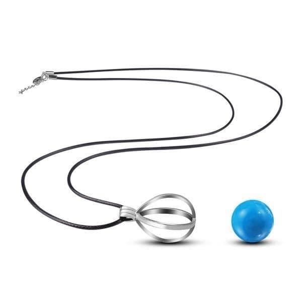 Gravid bola i vaxat läder och ägg silverpläterad koppar * Halsbandslängd: 114 cm * Halsbandsmaterial: Vaxat läder * Material