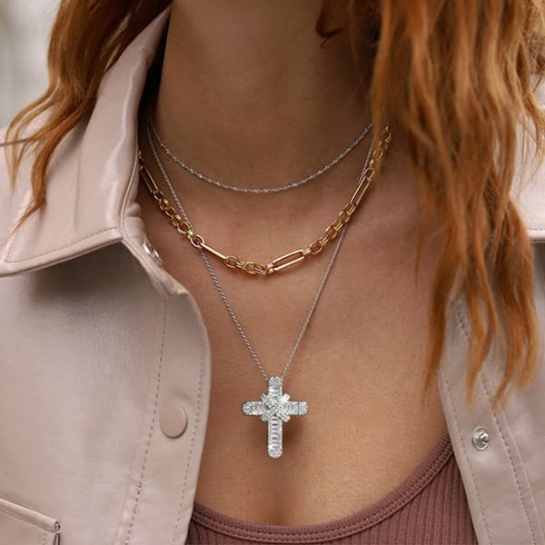 Exklusivt Stilsäkert Kors Halsband HÖG KVALITET