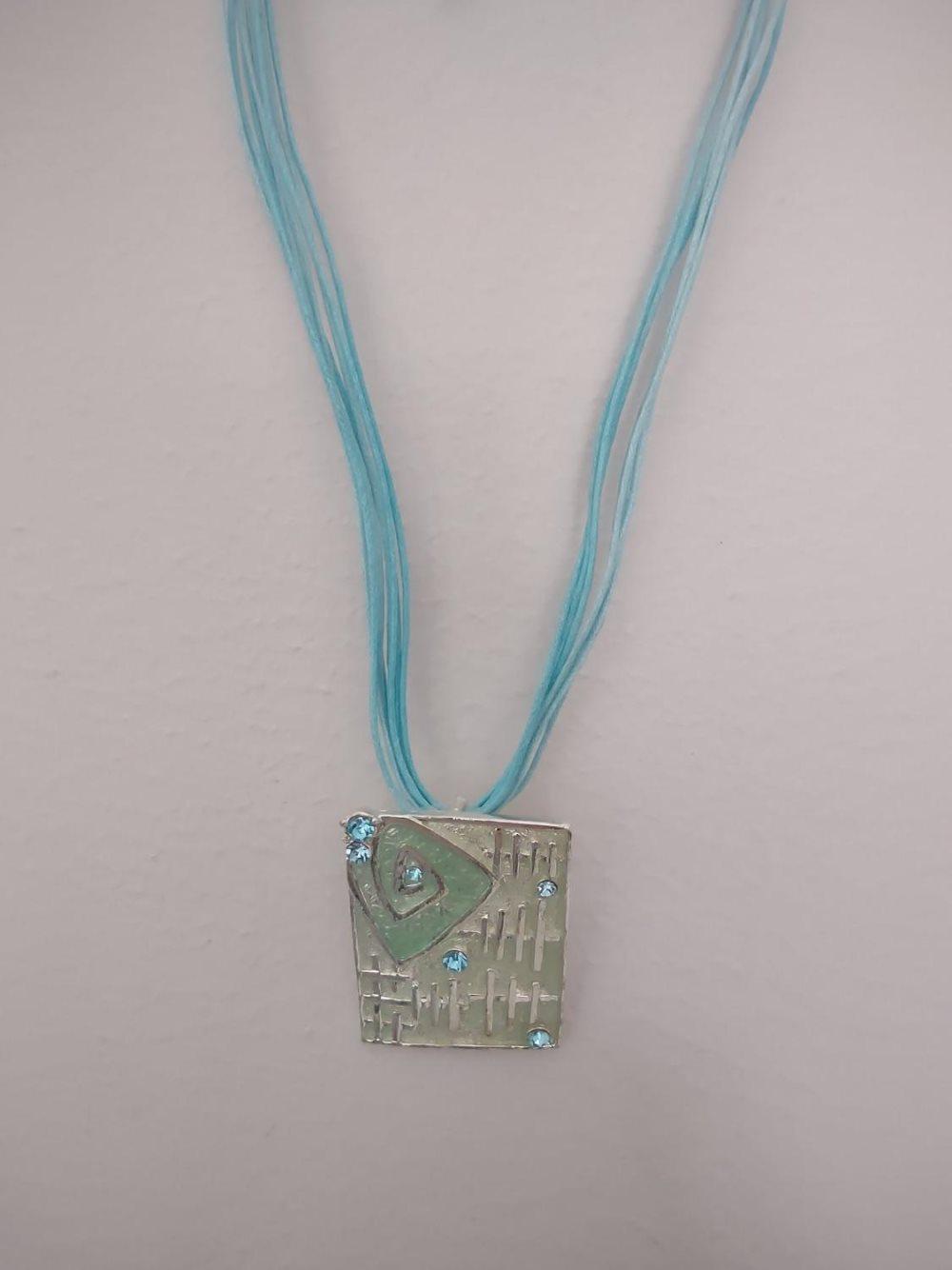 Halsband | Turkos Fyrkantag motiv