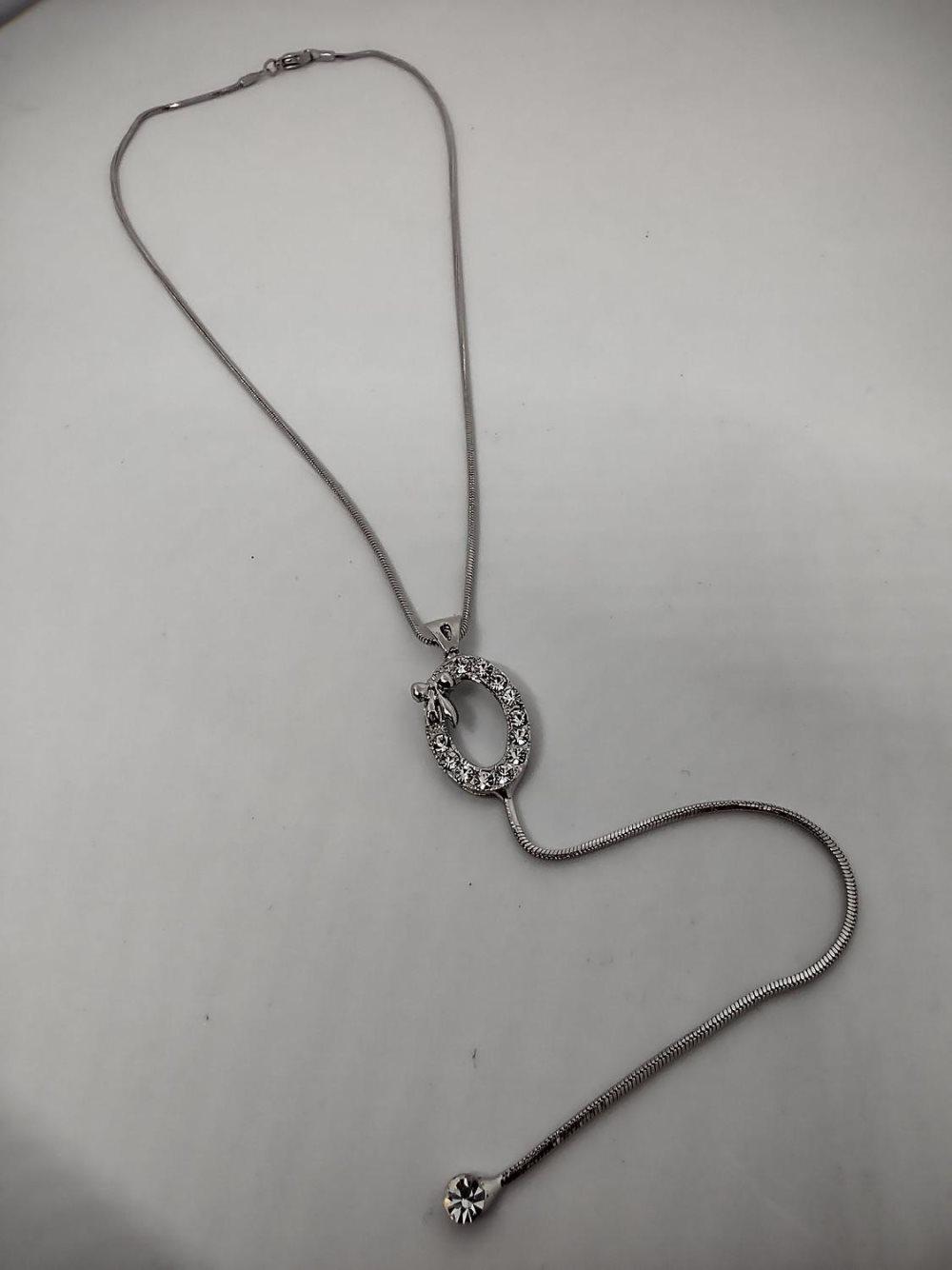 Halsband | Silverfärg oval hängen