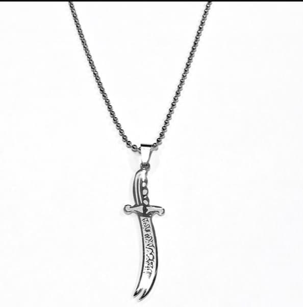 Muslim Imam Ali svärd Halsband i stål, håller färgen livet ut Svärd: 5,1cm lång, 1,4cm bred