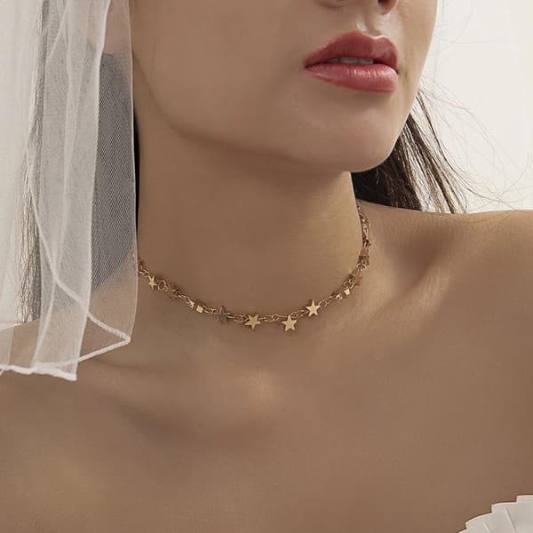 Guld Halsband / Choker med en rad Stjärnor