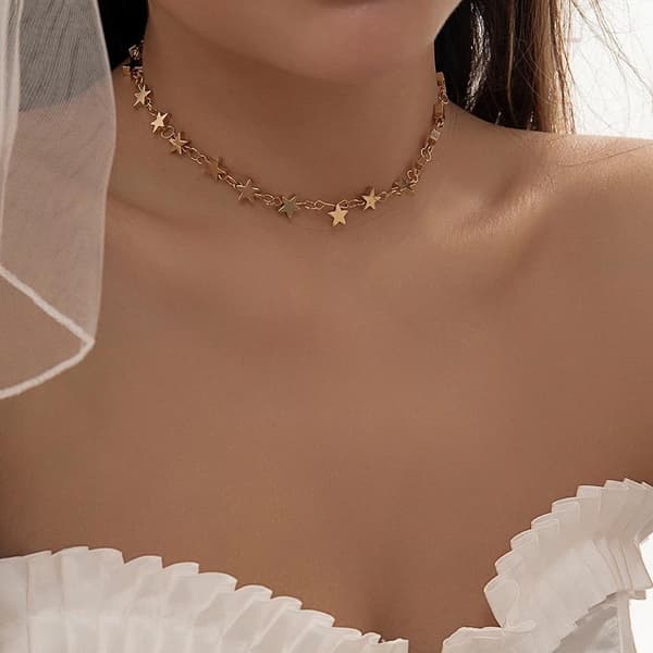 Guld Halsband / Choker med en rad Stjärnor