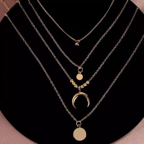 Guld Halsband med 4 olika Kedjor & Hängen / Kula & Plattor