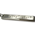 Miniatyrbild 2 av 3: Halsband med woman life freedom text på persiska 2 sidor