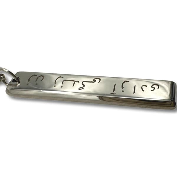 Halsband med woman life freedom text på persiska 2 sidor