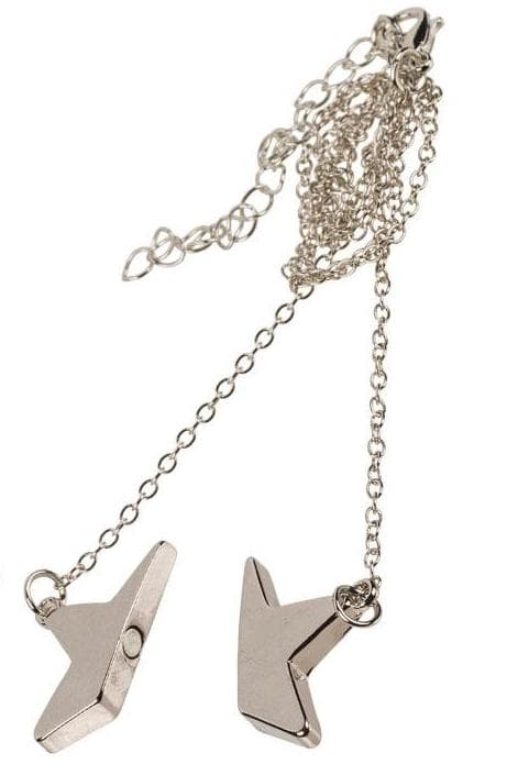 Silver Halsband med Magnetiskt Hänge i Form av en Blank Stjärna