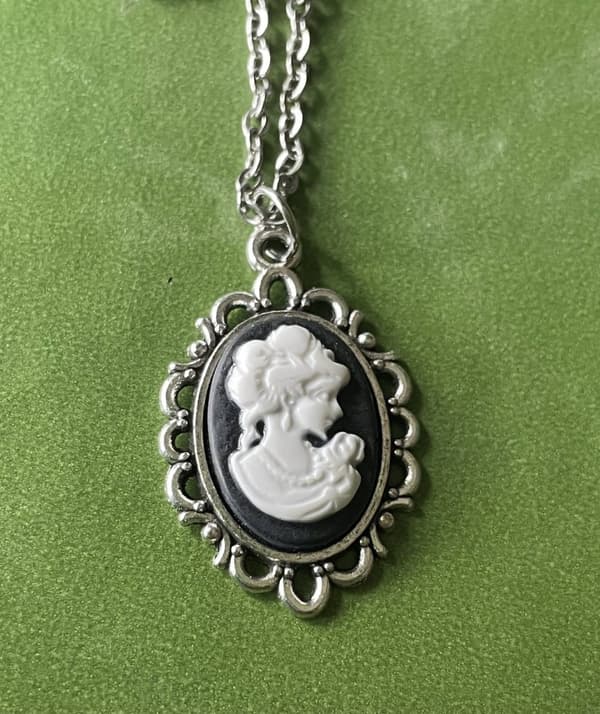 Necklace - Camé - Woman - Black