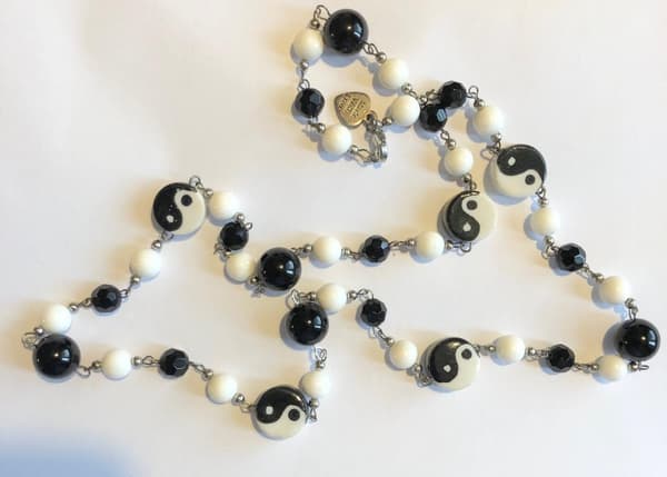 73 cm yin yang design svartvitt enkel halsband