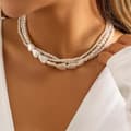 Miniatyrbild 1 av 6: Halsband / Choker med 3 Rader Vita Pärlor / Vitt Pärlhalsband