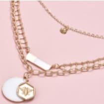Guld Halsband med 3 Kedjor - Snäckor, Bi & Olika Dekorationer