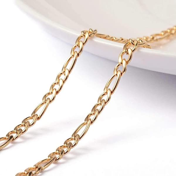 Guld Figaro halsband i stål med 18k guldplätering