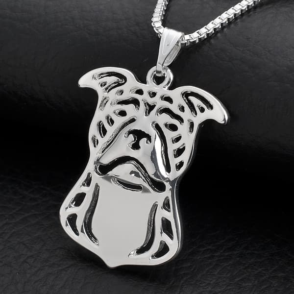 Gulligt Silver Halsband med ett hänge i form av en Hund / Dog - Pit Bull - Silverpläterat
