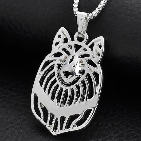Gulligt Silver Halsband med ett hänge i form av en Hund / Dog - Collie - Silverpläterat