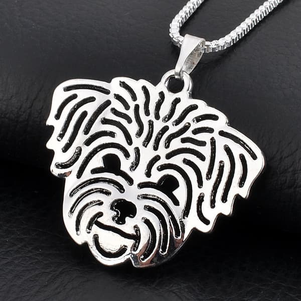Gulligt Silver Halsband med ett hänge i form av en Hund / Dog - Malteser - Silverpläterat