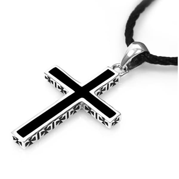 Trendigt korsh�ngande halsband