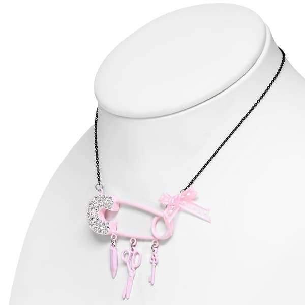 Svart Halsband med Rosa Säkerhetsnål med berlocker och CZ