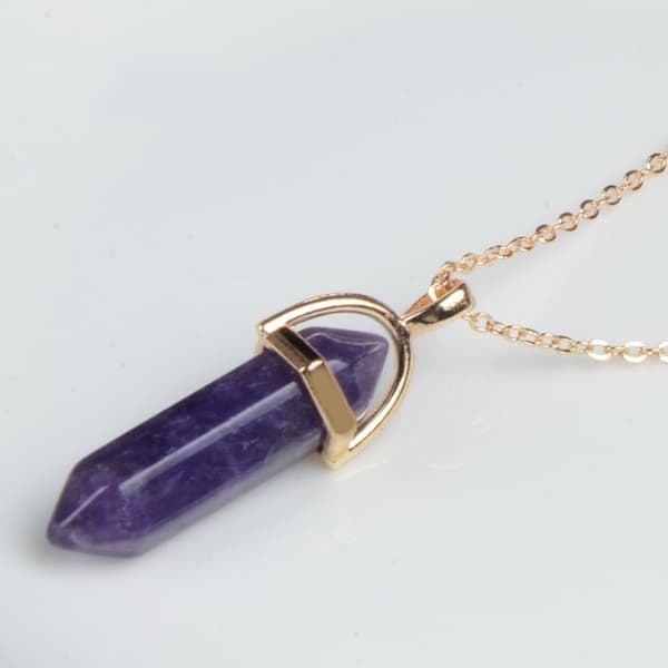 Halsband i Guld Färg med Lilamelerad Natursten Hexagon