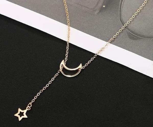 Elegant Guld Halsband med Måne & Stjärna / Moon Star Necklace