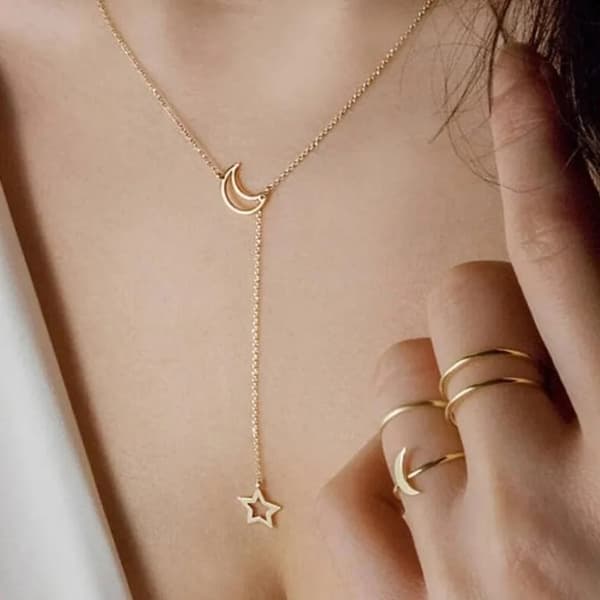 Elegant Guld Halsband med Måne & Stjärna / Moon Star Necklace