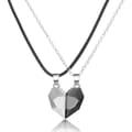 Miniatyrbild 2 av 4: Enkelt halvhjärta matchande halsband presenthänge halsband för långväga par svart vit prerryia