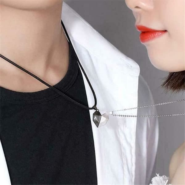 Wishing Stone Couples Halsband, Svart Vit Minimalist Two Souls One Heart Couple Halsband, Split Heart Puzzle Love Pendant