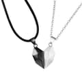 Miniatyrbild 1 av 4: Wishing Stone Couples Halsband, Svart Vit Minimalist Two Souls One Heart Couple Halsband, Split Heart Puzzle Love Pendant