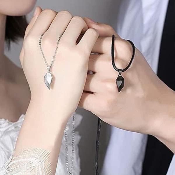 Funight - 2st magnetiskt parhalsband Pussel Kärlekshjärta Halsband Vänskap Separerbart Yin Yang Svart Vit Personliga älskare