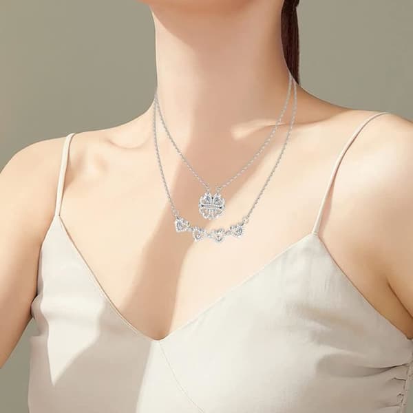 Collier - Lucky - Pendentiv Klöver med Fyra Blad - Glittrande Kristall - Metall - Kvinna