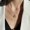Miniatyrbild 1 av 4: Fyrbladigt hjärtformat halsband, ett fyrklöverhalsband som kan ändra form, fullt av diamanter
