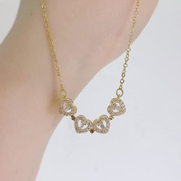 Retro magnetiskt fyrklöverhalsband Vikbar hjärtform öppningsbar nyckelbenskedja Choker smycken