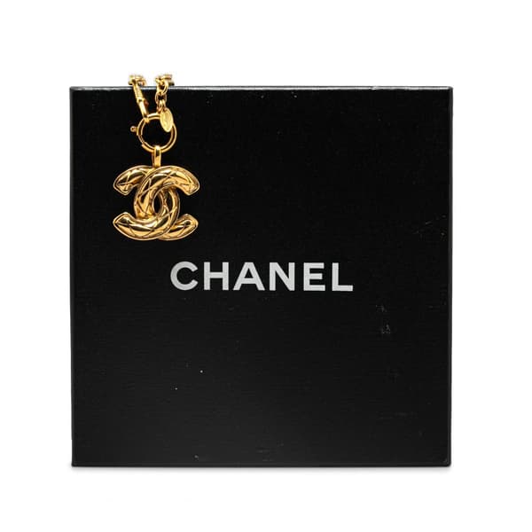 Pre-owned Chanel CC Quilted Pendant Necklace Gold