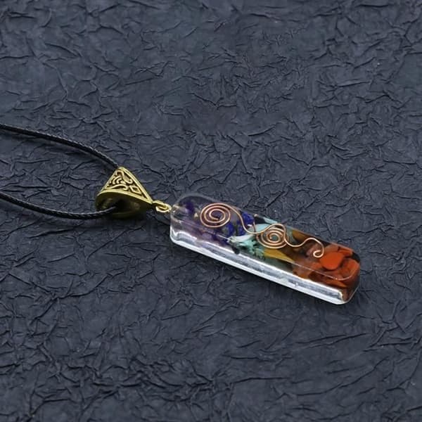 Retro Reiki Healing Färgglada Chips Natursten Chakra Orgone Energy Pendel Halsband --60x10mm
