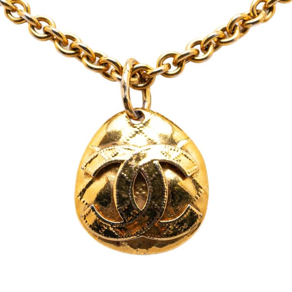 Pre-owned Chanel Gold Plated CC Round Pendant Necklace Gold