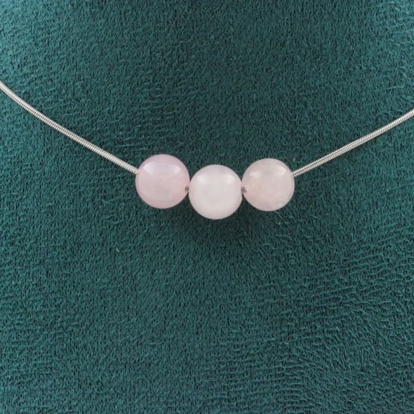 Halsband - ABIJOUX - 3 pärlor Rosenkvarts 8 mm - Rostfritt stål - Anpassningsbar storlek - Mixad