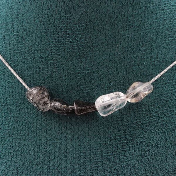 Collier - Ett Bijoux - 5 pärlor Kvarts Turmalin - Rostfritt stål - Längd 45 cm - Både för män och kvinnor