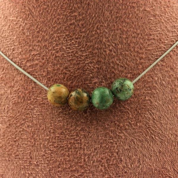 Collier - En Smycken - 4 turkosa pärlor från Peru 8 mm - Rostfritt stål - Längd 45 cm - Unisex
