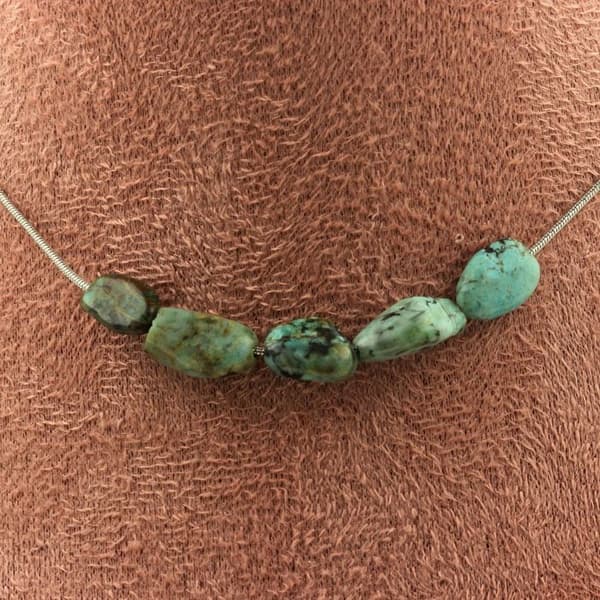 Halsband - A Bijoux - 5 turkosa pärlor - Rostfritt stål - Anpassningsbar längd - Unisex